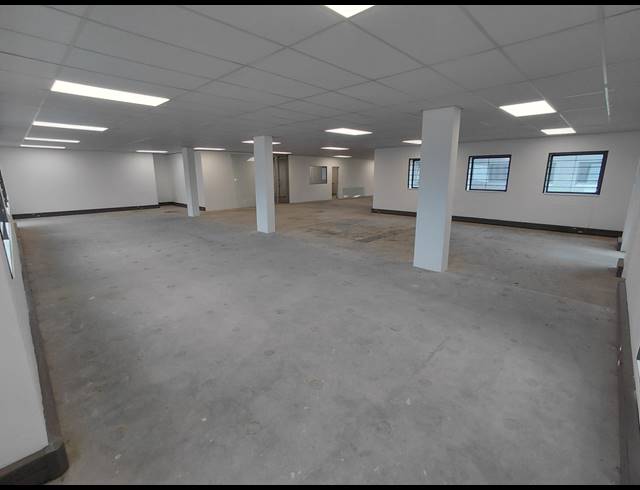 1,923M² OFFICE TO LET IN RANDJESPARK